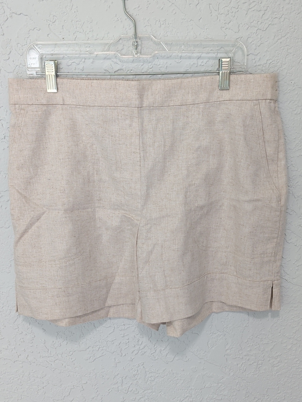 NWOT Banana Republic Beige Linen-Blend Shorts | Size L